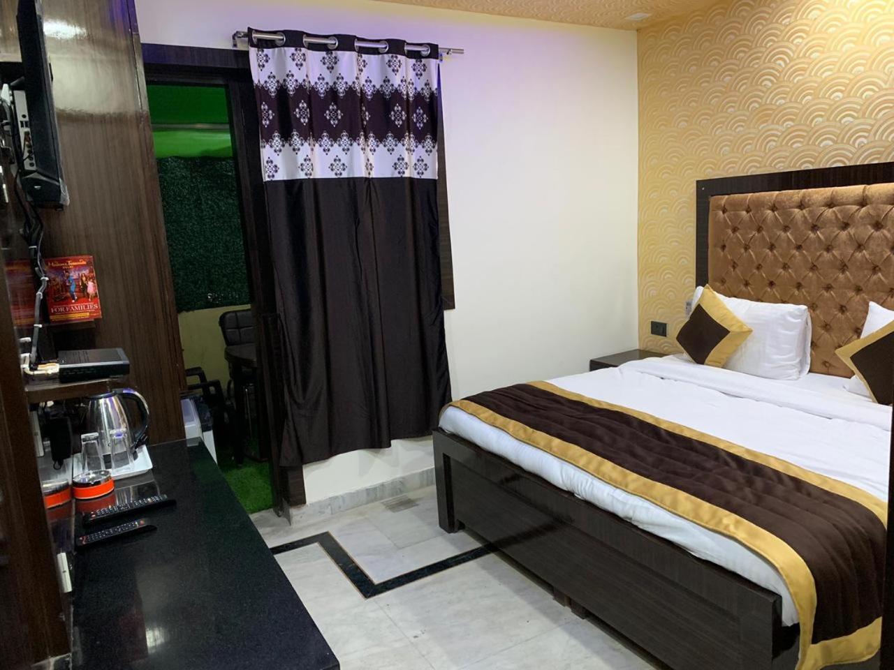 N.K. Residency Hotel นิวเดลี ภายนอก รูปภาพ