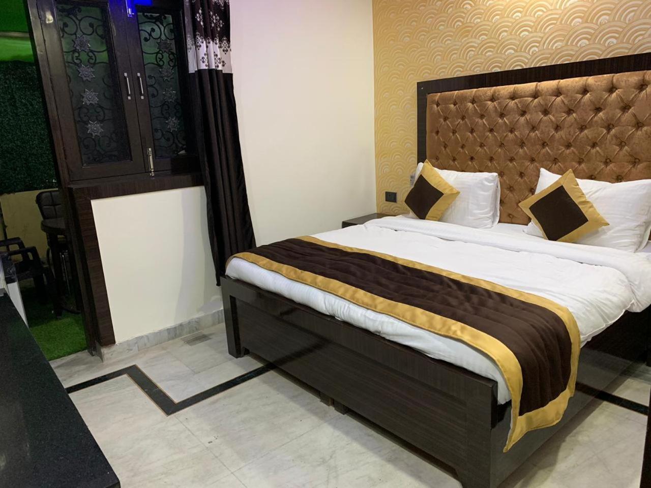 N.K. Residency Hotel นิวเดลี ภายนอก รูปภาพ